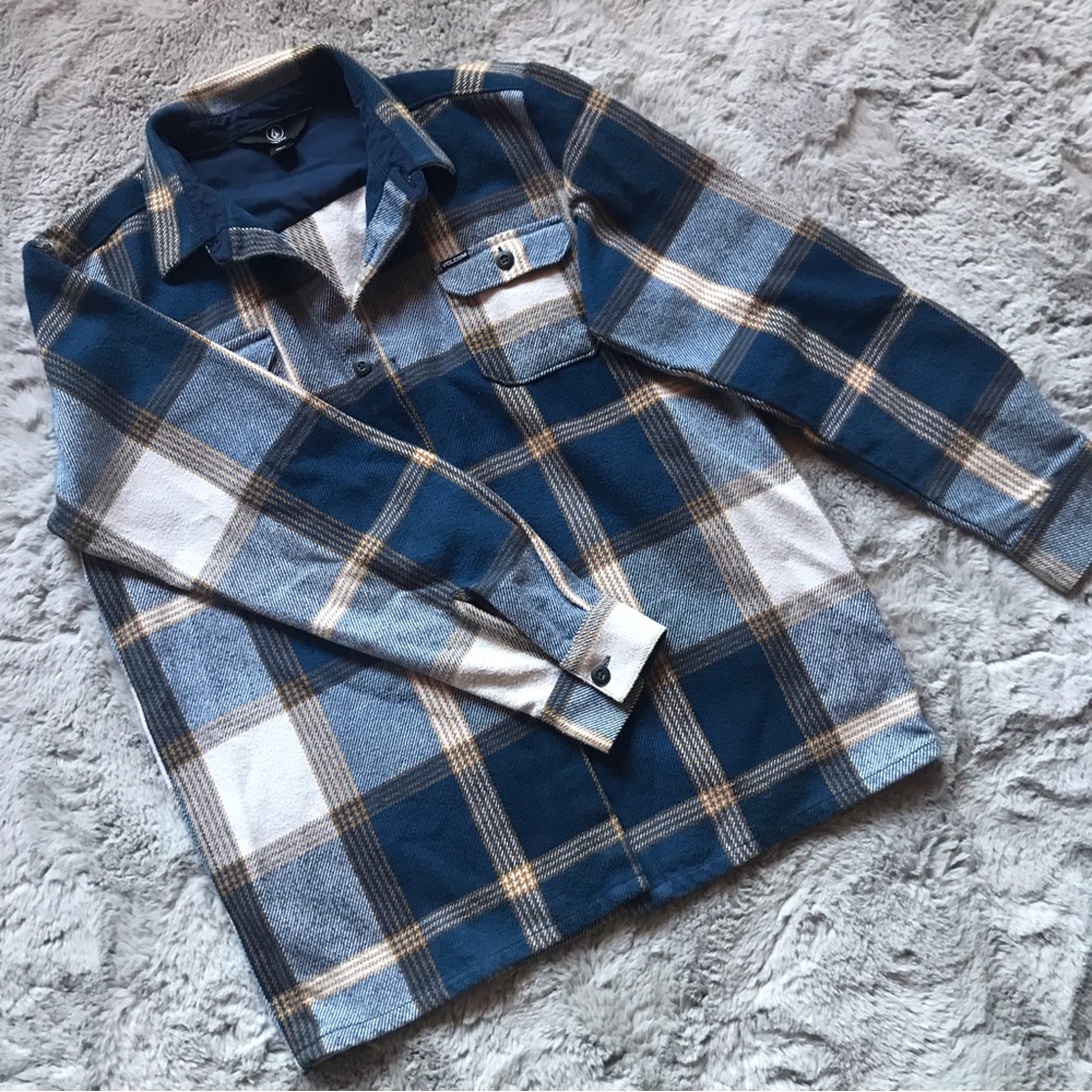 Volcom Plaid Button Up Shacket boys 14/16 but fits like a women’s small